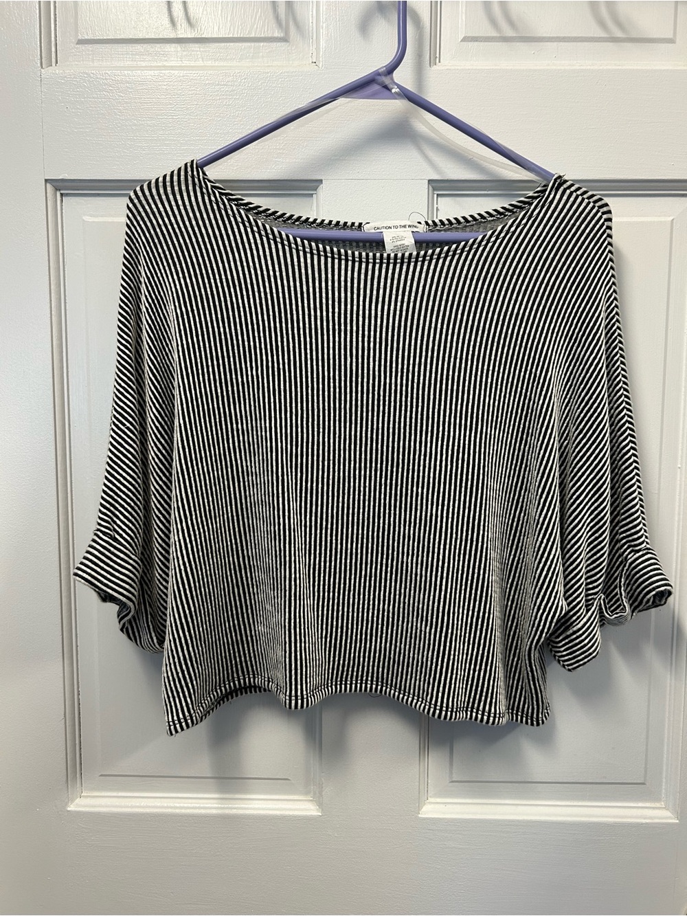 Caution to the wind medium women’s blouse work top black white vertical cuffed